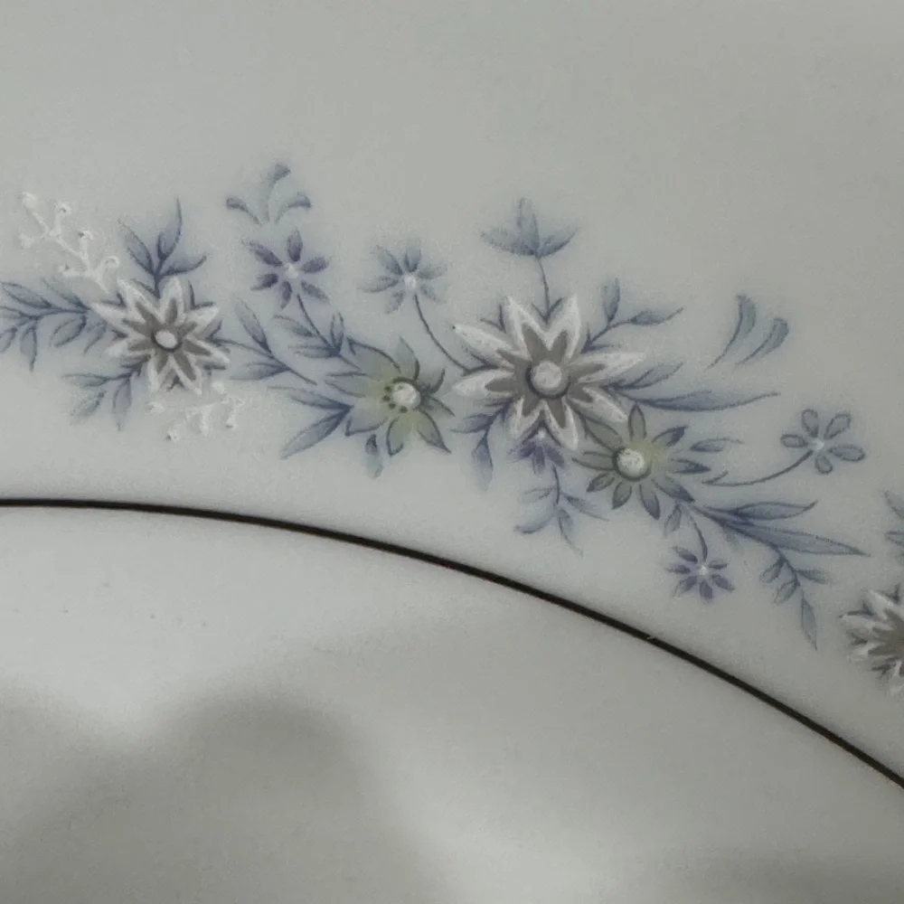 Elegant White and Blue Floral Bowl Noritake Marywood (2181) vegetable bowl 9”